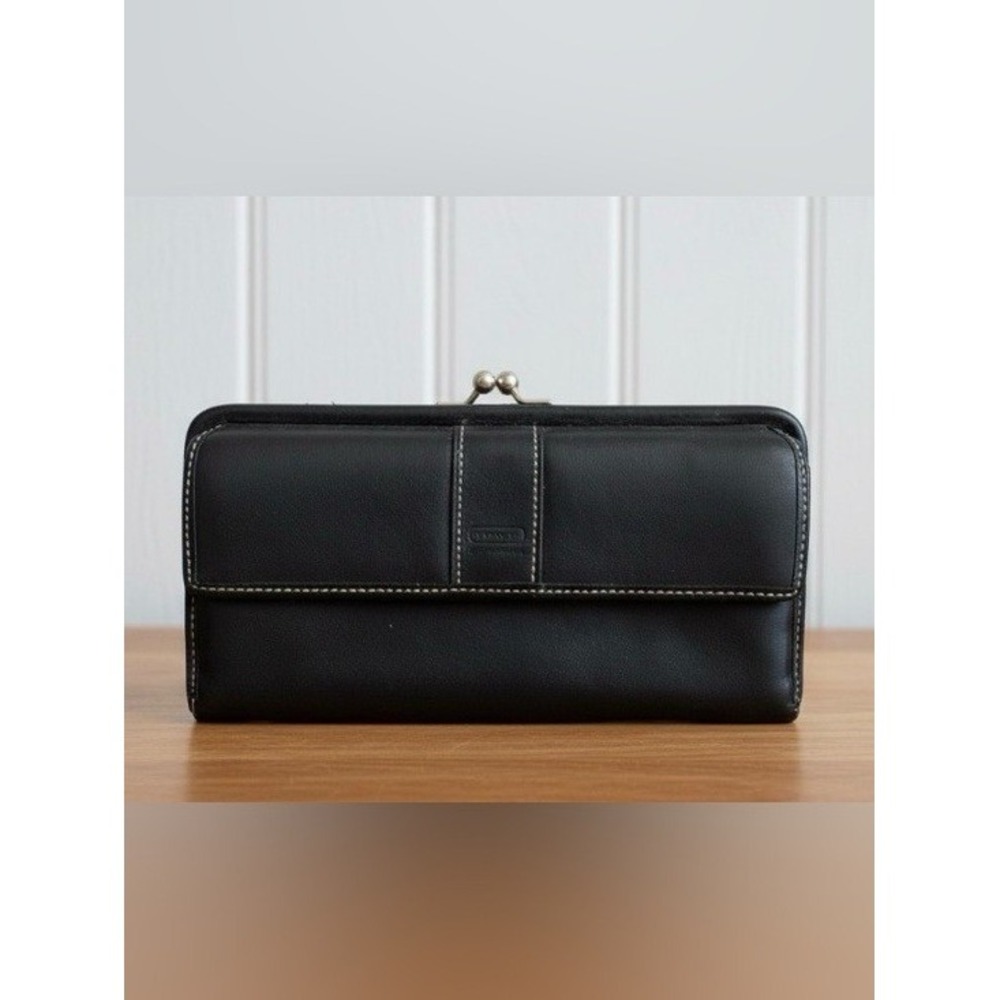 Coach Vintage Black Leather Kisslock Wallet Snap Closure Contrast Stitching